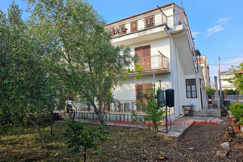 --%--place-alt-for-e_0000006-here--%--